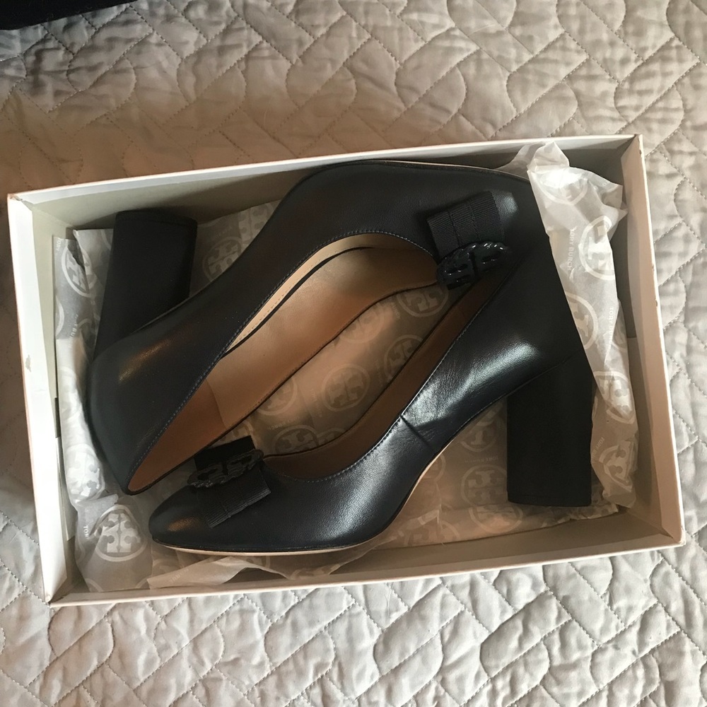 Tory Burch Navy Pumps